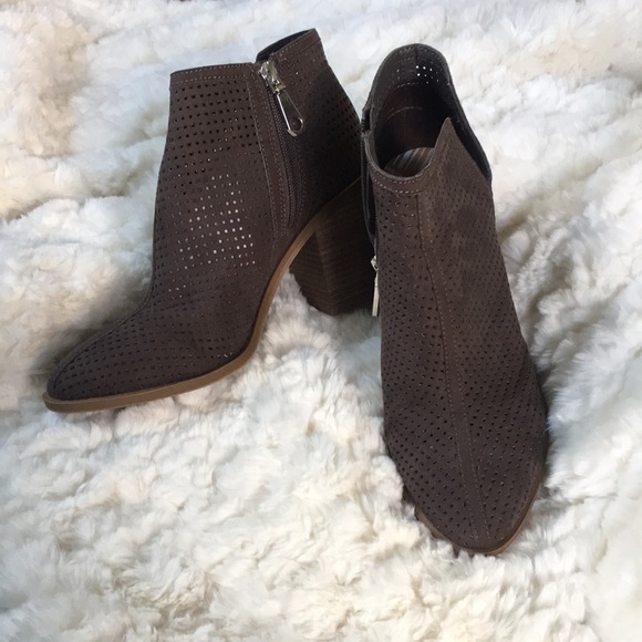 DV Dolce Vita booties lattice pattern 7.5W - Picture 3 of 5